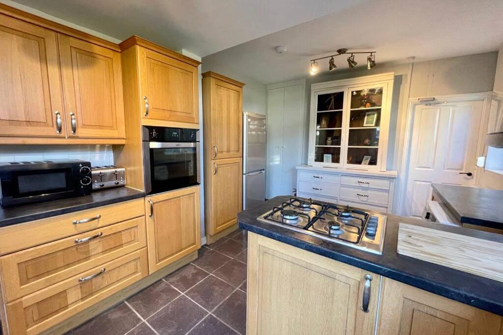 Large House Near Victoria Park For Groups, 10 Mins Bus To City Centre Cardiff Exteriér fotografie