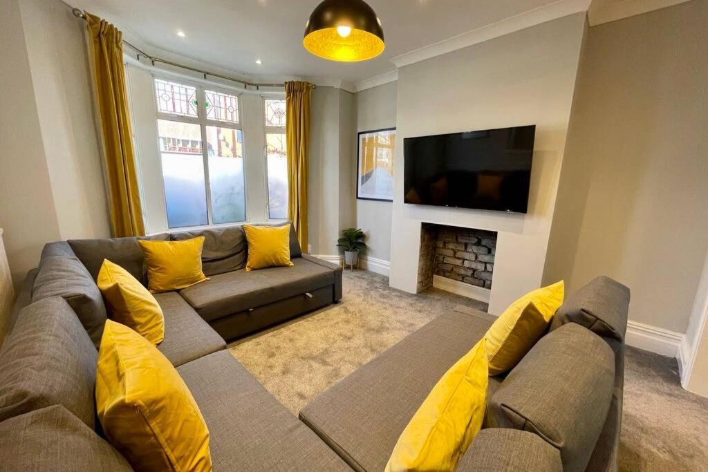 Large House Near Victoria Park For Groups, 10 Mins Bus To City Centre Cardiff Exteriér fotografie