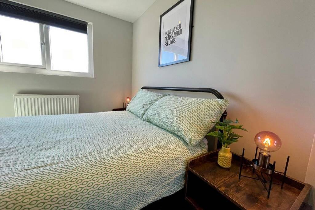 Large House Near Victoria Park For Groups, 10 Mins Bus To City Centre Cardiff Exteriér fotografie