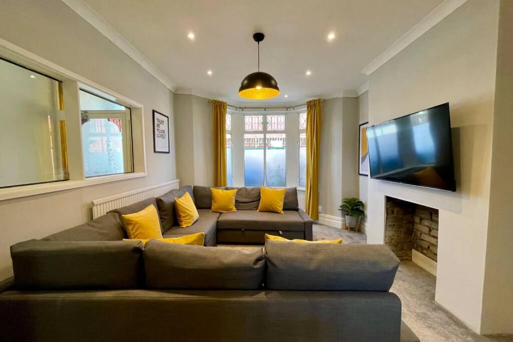 Large House Near Victoria Park For Groups, 10 Mins Bus To City Centre Cardiff Exteriér fotografie