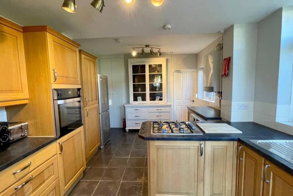 Large House Near Victoria Park For Groups, 10 Mins Bus To City Centre Cardiff Exteriér fotografie