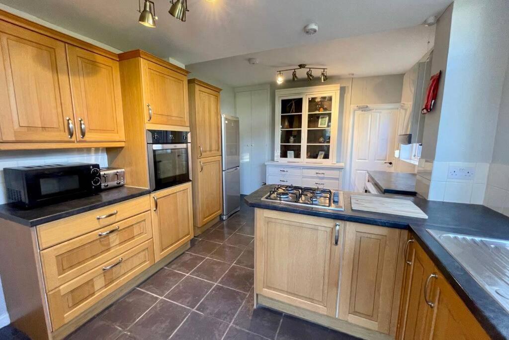 Large House Near Victoria Park For Groups, 10 Mins Bus To City Centre Cardiff Exteriér fotografie