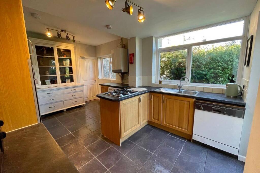 Large House Near Victoria Park For Groups, 10 Mins Bus To City Centre Cardiff Exteriér fotografie