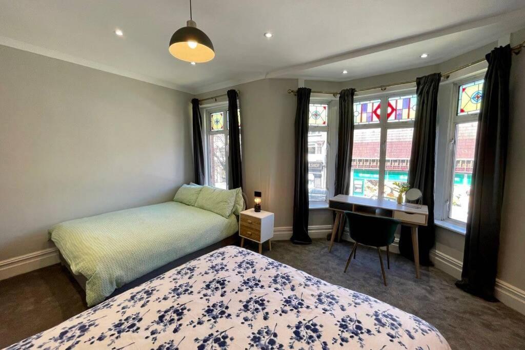 Large House Near Victoria Park For Groups, 10 Mins Bus To City Centre Cardiff Exteriér fotografie